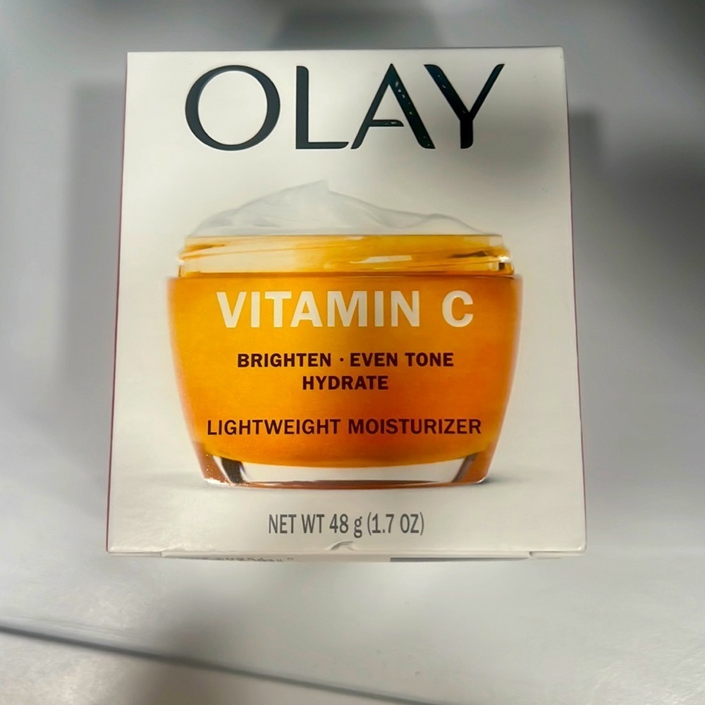 Brand New Olay Vitamin C Lightweight Mosturizer Cream